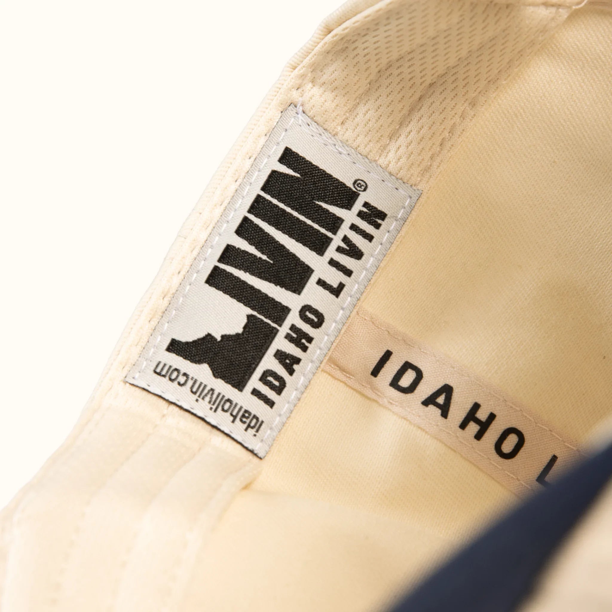 Mountain Peak Retro Hat - Beige/Navy