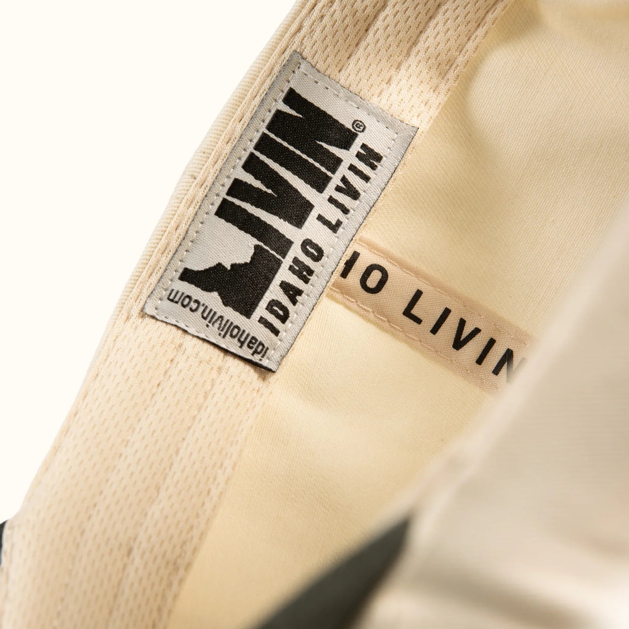 Mountain Peak Retro Hat - Beige/Black