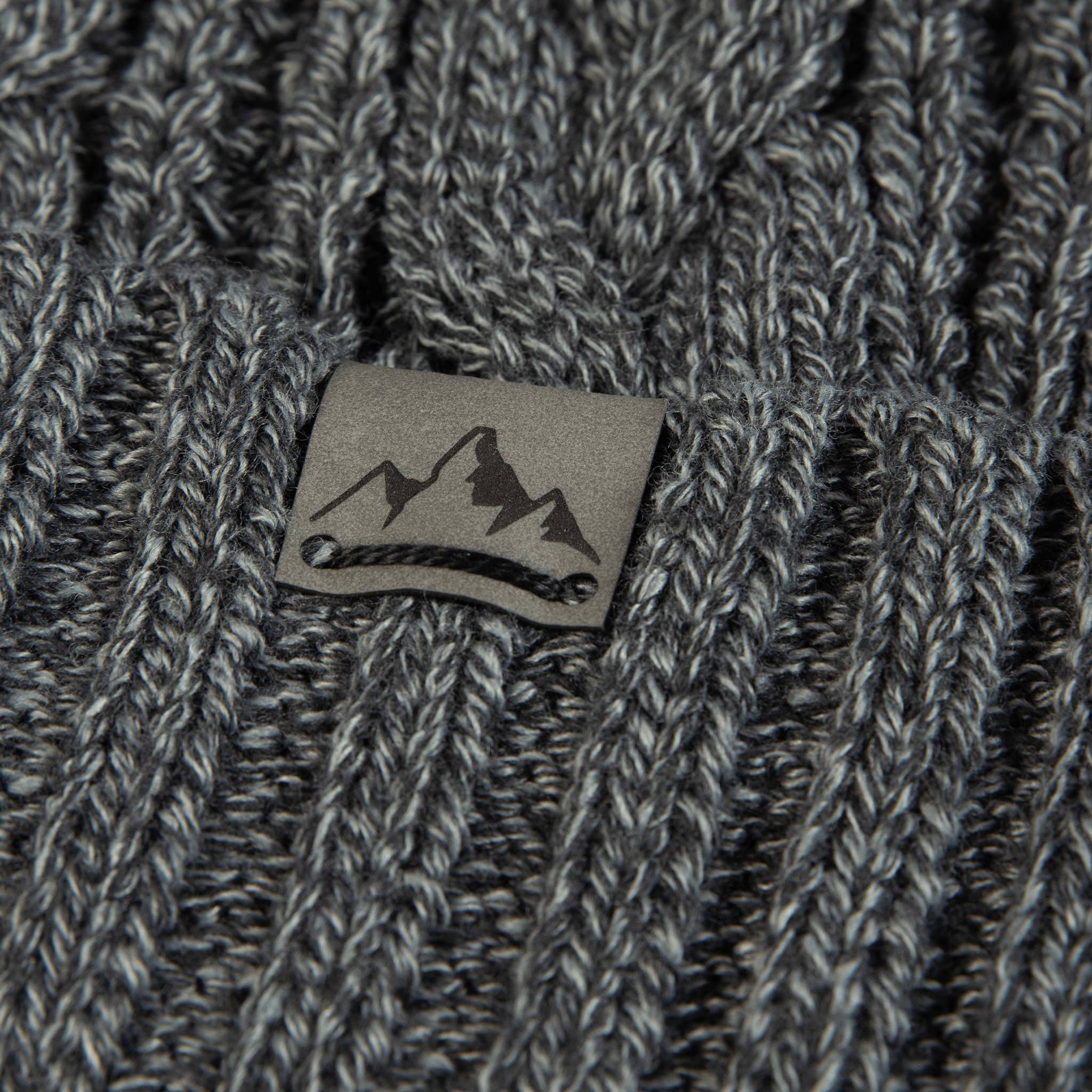 Women's Peak Beanie | Black Heather